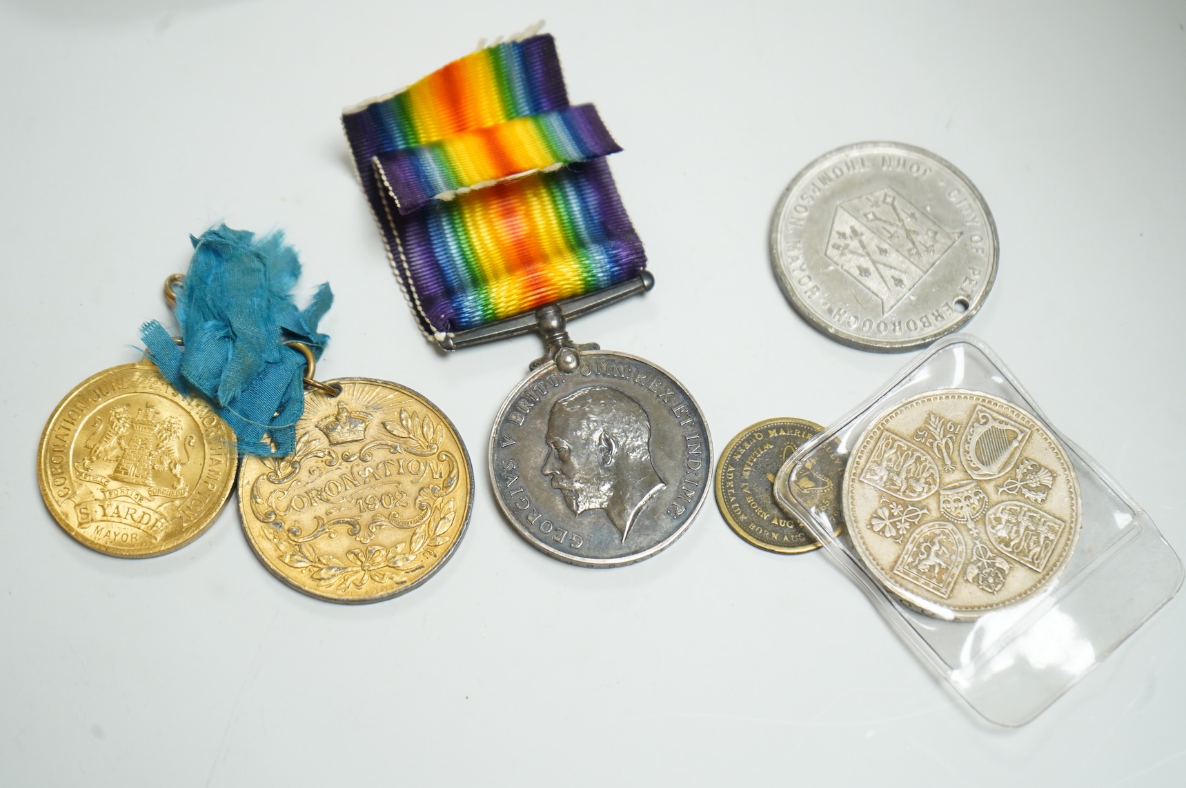 Assorted collectables including medals, aviator's glasses and costume jewellery and an antique seal